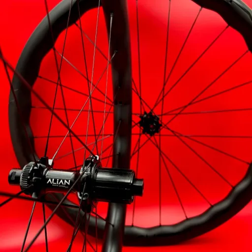 Interview de Christophe Clermont de Alian Roue : Innover dans les roues de vélo gravel : légèreté, performance et nouveaux moyeux