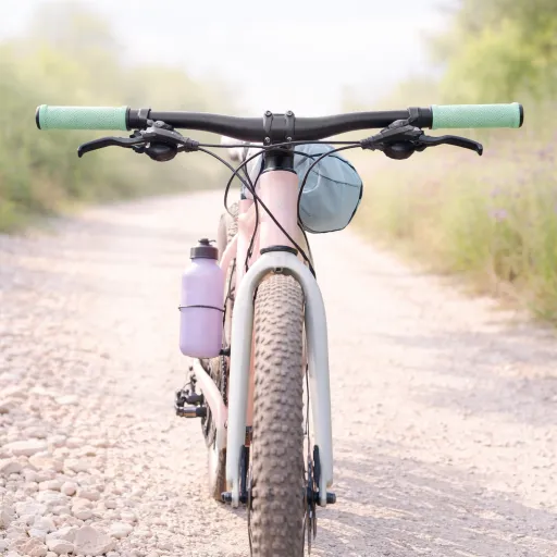 Pourquoi choisir un gravel à cintre plat pour débuter et progresser
