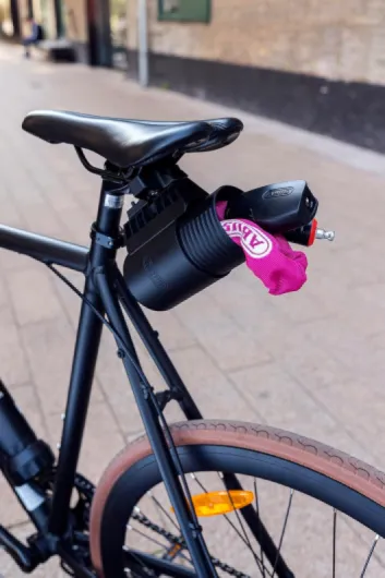 Antivol à chaîne Catena 6806K - Antivol vélo léger en Acier trempé avec Gaine Textile à la Mode - Chaîne carrée avec Niveau de sécurité 6 85 cm Noir